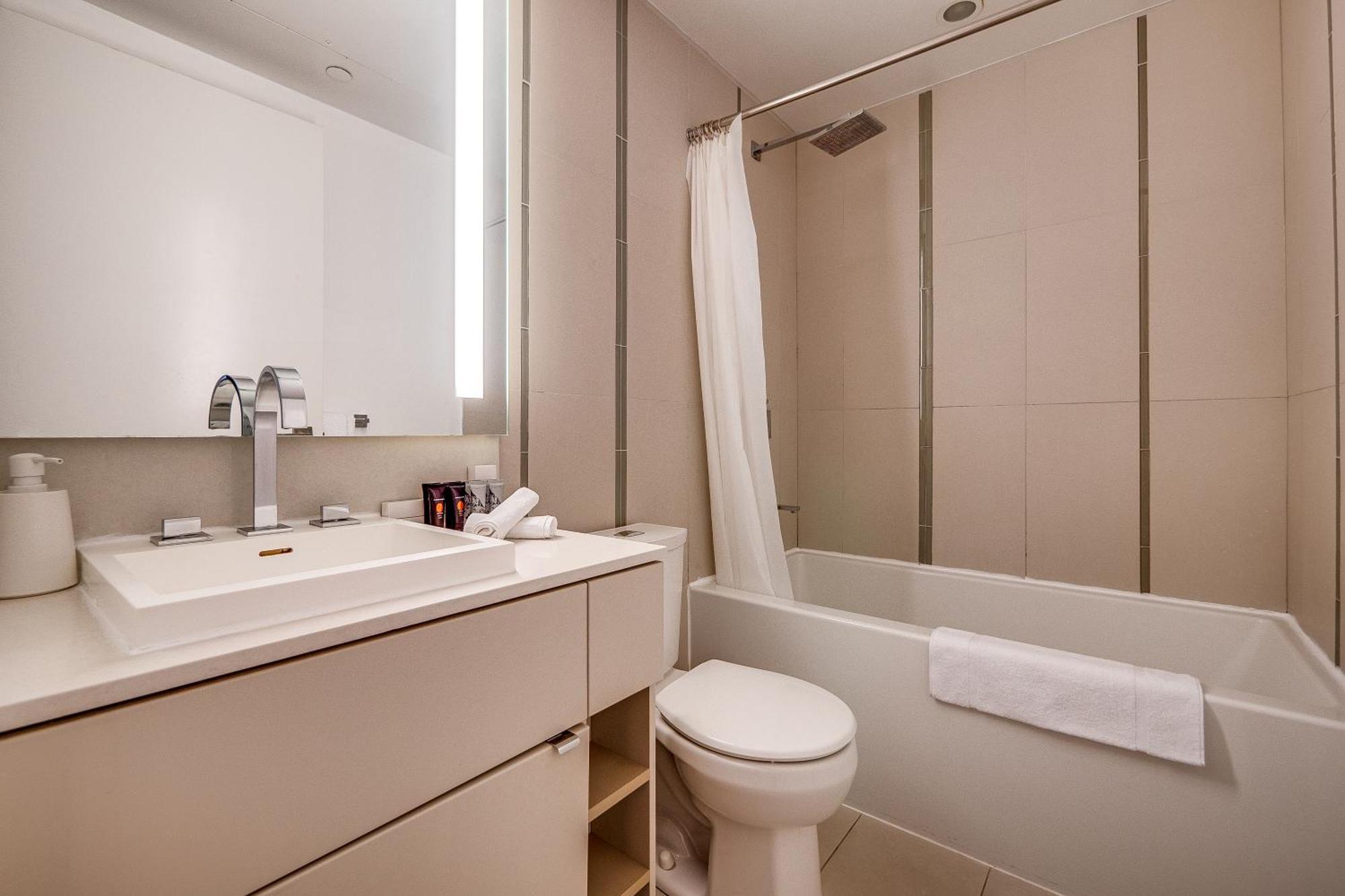 Modern Suite On Peter St - City View Toronto Exterior foto